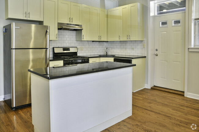 Building Photo - 850 W Cornelia Ave