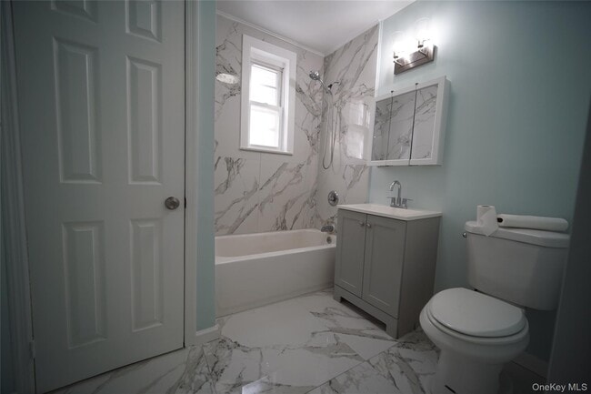 Building Photo - 723 E 227th St