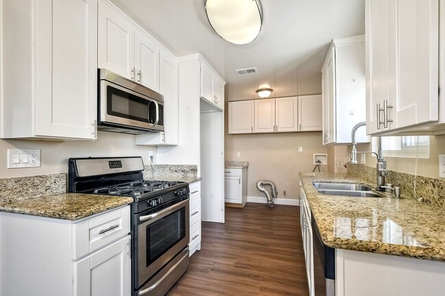 Foto del edificio - 55+Community Available Rental NOW!! Costa ...