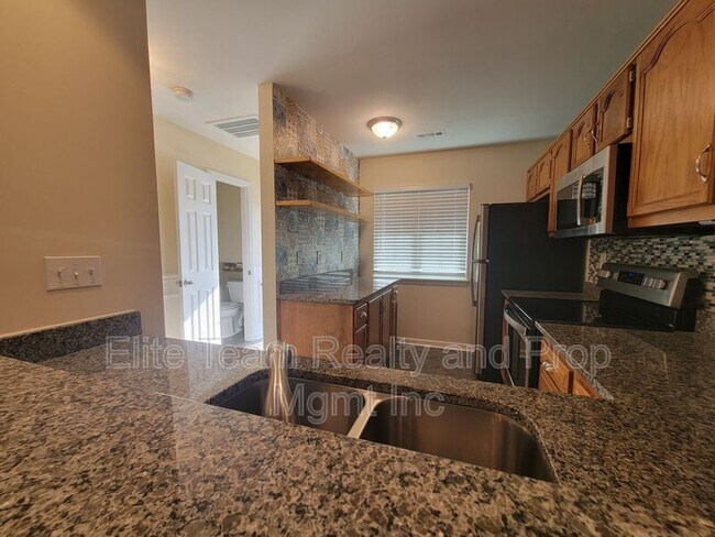 Foto del edificio - 3811 Mosscroft Ln