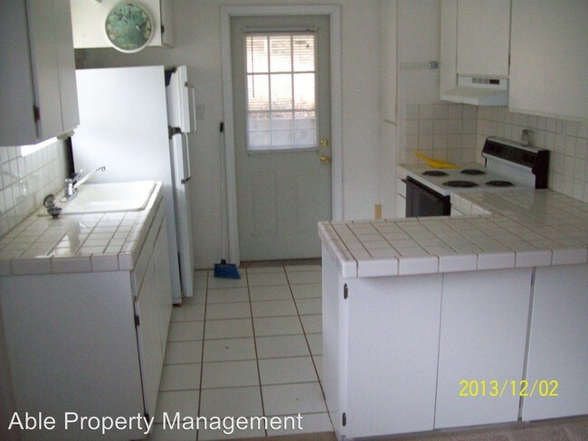 Building Photo - 1 br, 1 bath House - 228 1/2 Kearns Dr