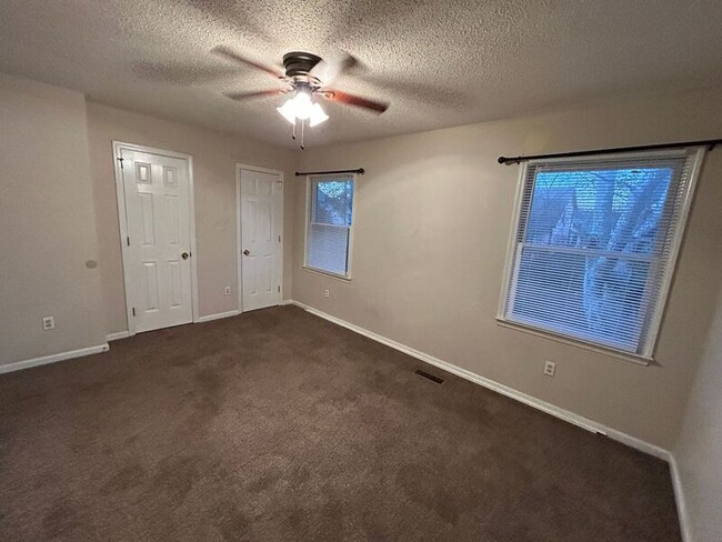 Building Photo - 2191 Cheshire Dr