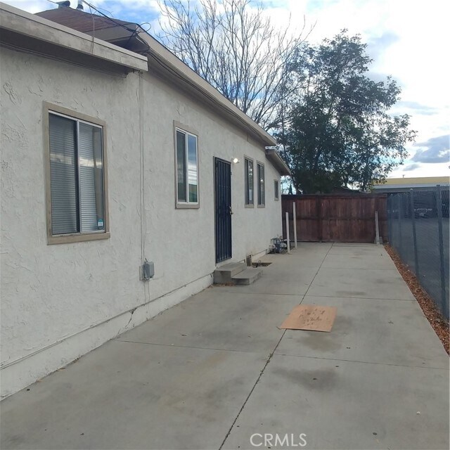 Building Photo - 307 W Latham Ave