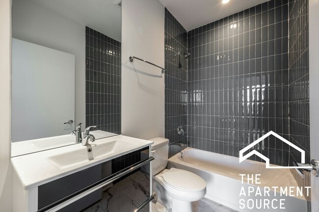 Building Photo - 2533 W Fullerton Ave