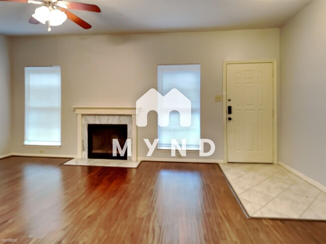 Building Photo - 2 br, 2.5 bath Townhome - 2884 Holly Hall ...