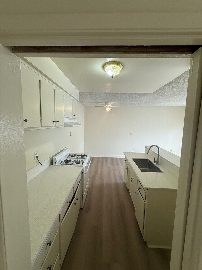 Foto del edificio - 1661 W 219th St