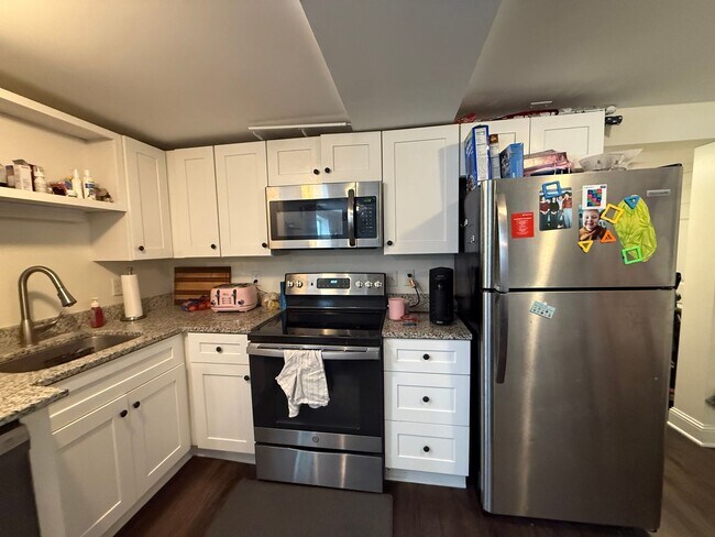 Building Photo - 250 6th Ave N