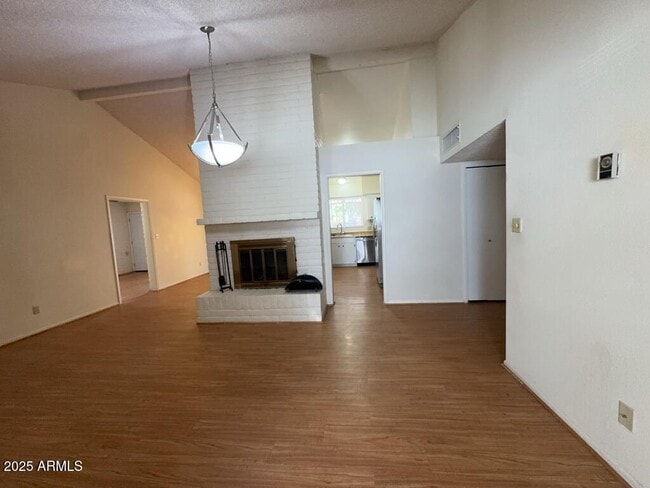 Foto del edificio - 433 Meadows Dr