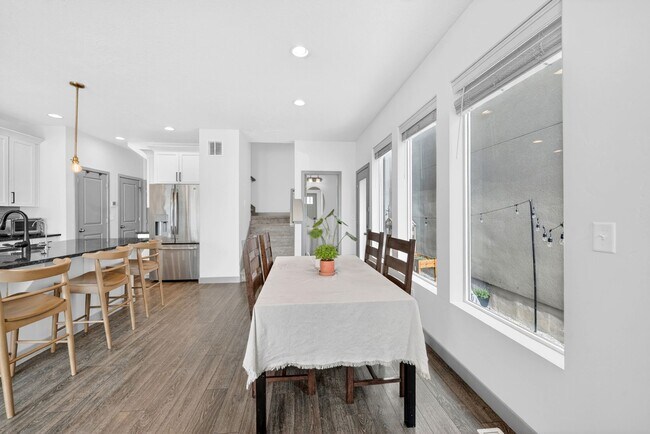 Foto del edificio - 2429 N Holbrook Way