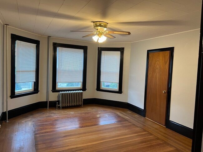 Building Photo - 134 Lowell St