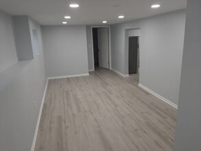 Building Photo - 5222 N Ludlam Ave