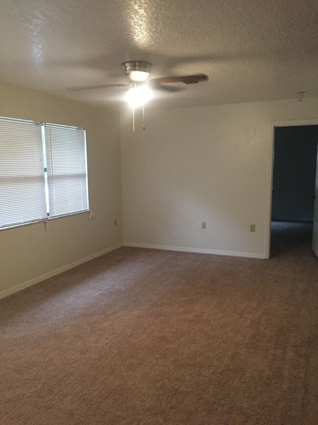 Building Photo - 3 br, 2 bath House - 1522 MELROSE ST