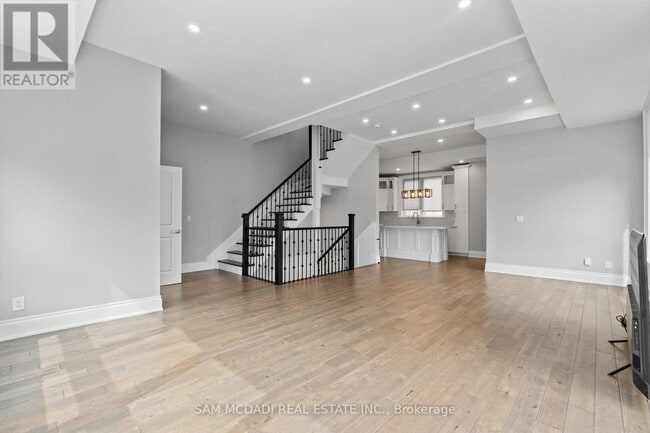 Building Photo - 15 Old Oak Dr