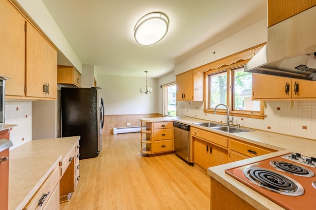 Building Photo - 2144 Parkside Dr