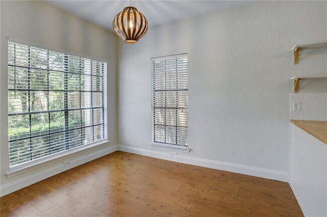 Foto del edificio - 1610 Waterston Ave