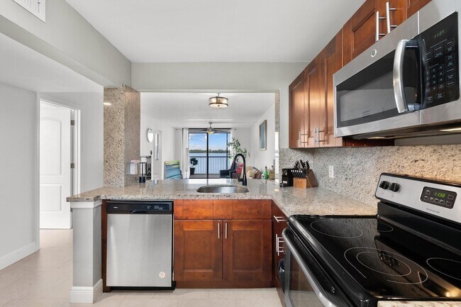 Foto del edificio - 111 Lake Emerald Dr