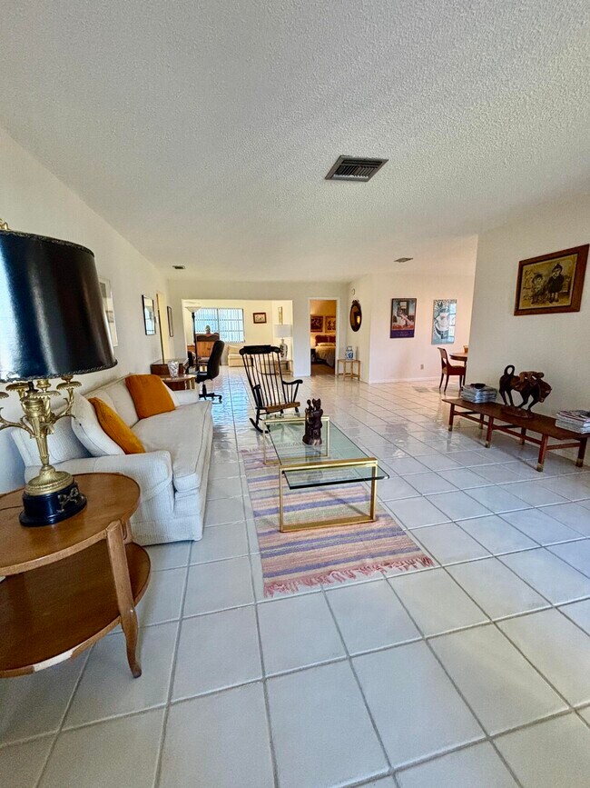 Foto del edificio - 6110 Ambertree Ln