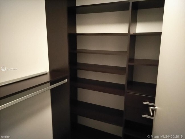 Building Photo - 1 br, 1.5 bath  - 200 Biscayne Blvd # 3910