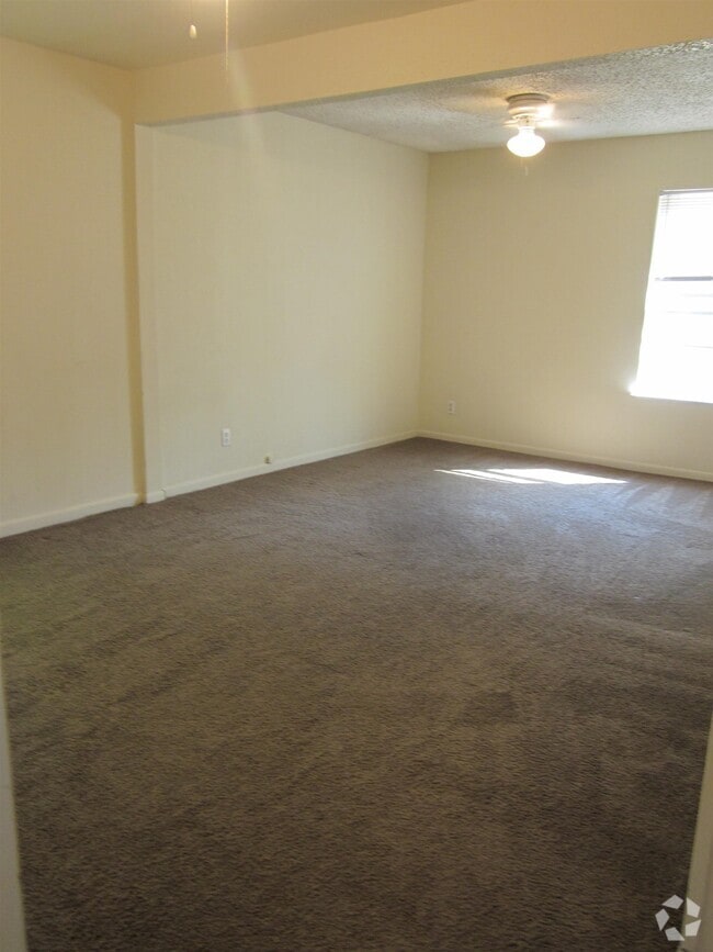 Building Photo - 505 E Lamon St