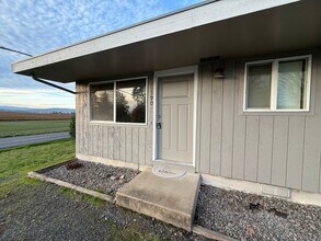 Building Photo - 170-190 W Dahlia St