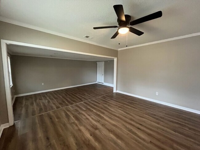 Building Photo - Renovated 3 Bedroom 1 Bath Home for Rent!