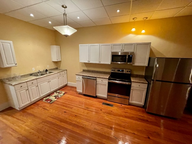 Building Photo - 108 S Main St