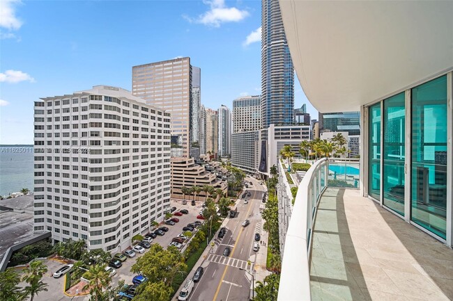 Foto del edificio - 950 Brickell Bay Dr