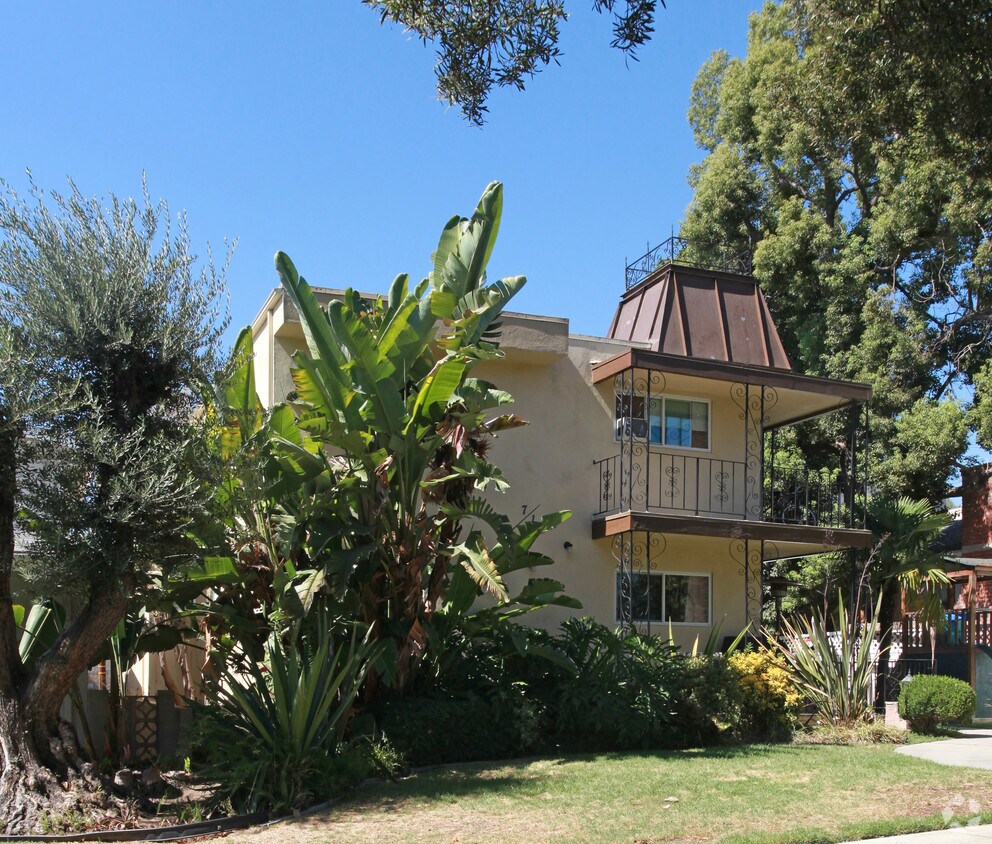 Building Photo - 715 E Magnolia Blvd