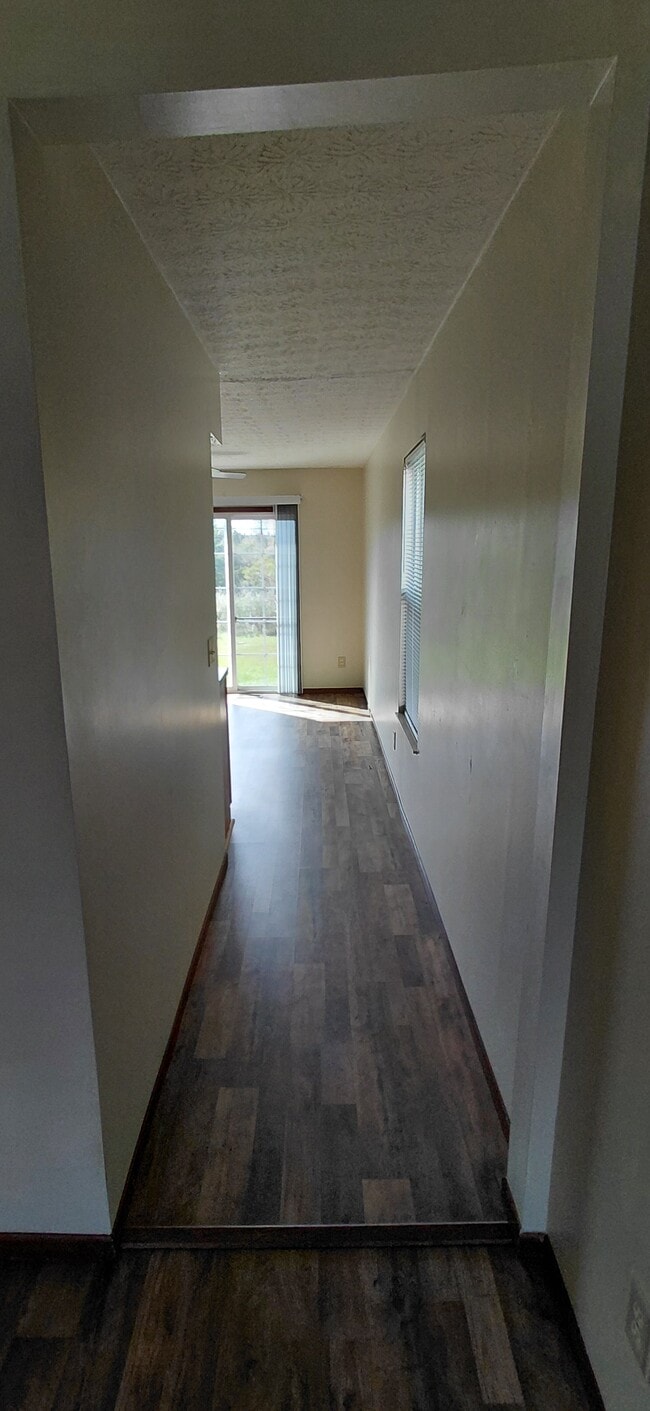 Building Photo - 2585-2587 Four Seasons Dr