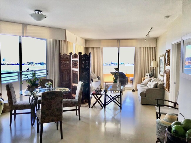 Foto del edificio - 888 Brickell Key Dr