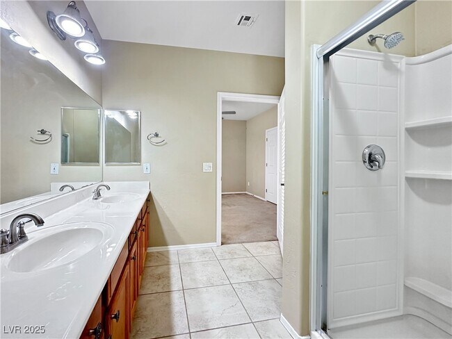 Building Photo - 6868 Sky Pointe Dr