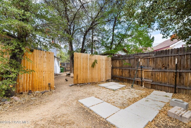 Building Photo - 1623 Idylwild Rd
