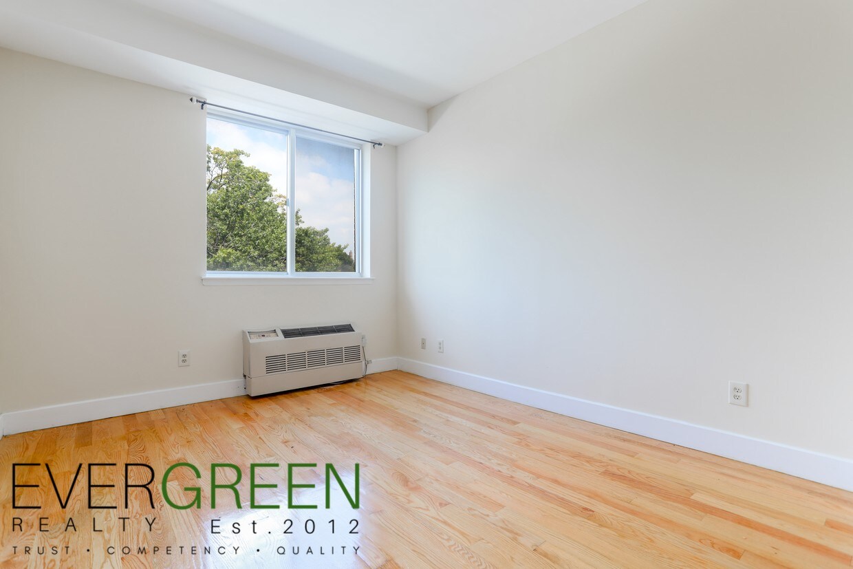 Foto principal - 756 Myrtle Ave