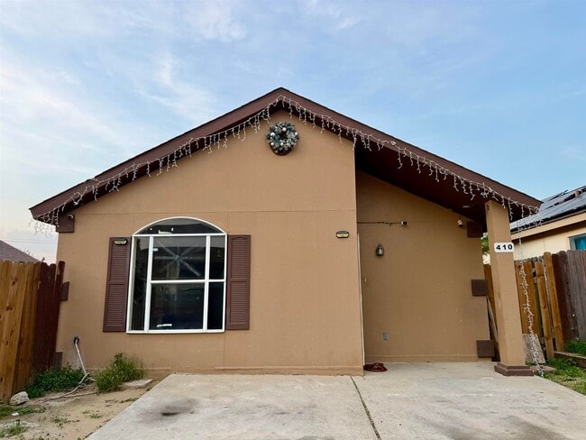 Building Photo - 410 Gage Loop