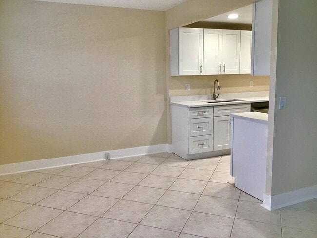 Building Photo - 3032 Exeter