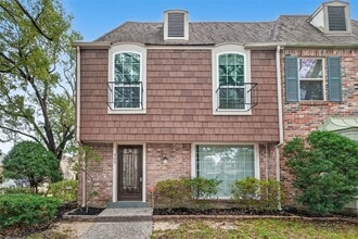 Building Photo - 500 N Post Oak Ln