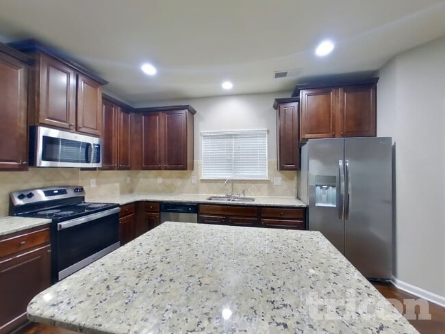 Building Photo - 744 Effendi Pl