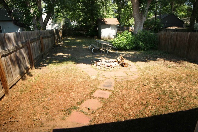 Foto del edificio - 804 E Laurel St