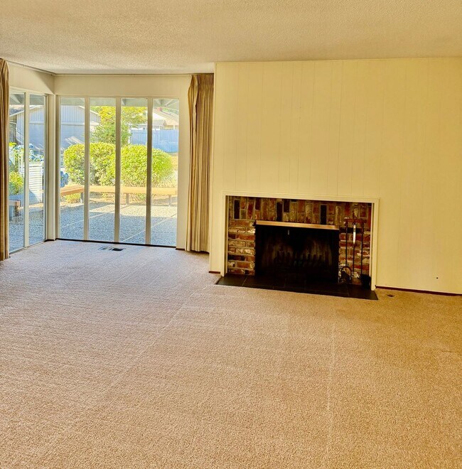 Foto del edificio - 4 Bed / 2.5 Bath Bellevue rambler $4,295/month