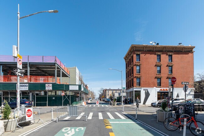 Neighborhood Context - 143 Berry St