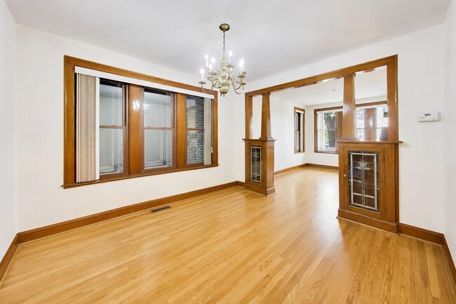 Building Photo - 3427 S Emerald Ave