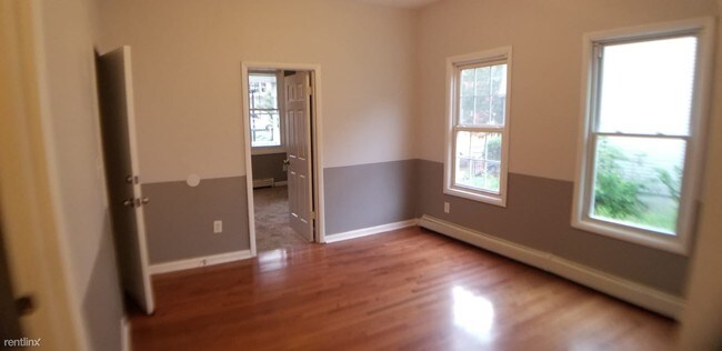 Building Photo - 3 br, 1 bath  - 660 Hunterdon St Apt 1