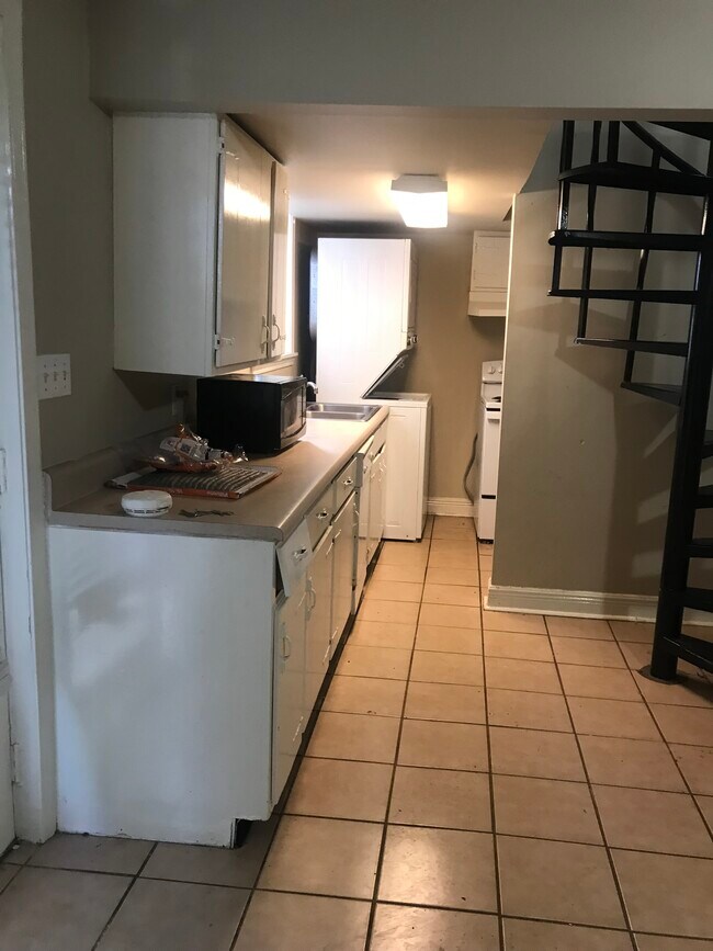 Building Photo - 5006 Bienville St
