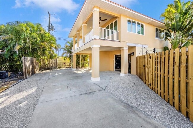 Foto del edificio - 907 Riviera St