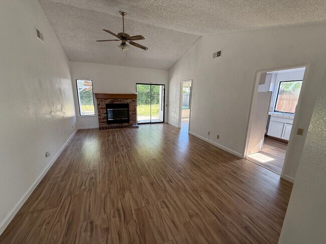 Foto del edificio - 8475 Wheatland Dr