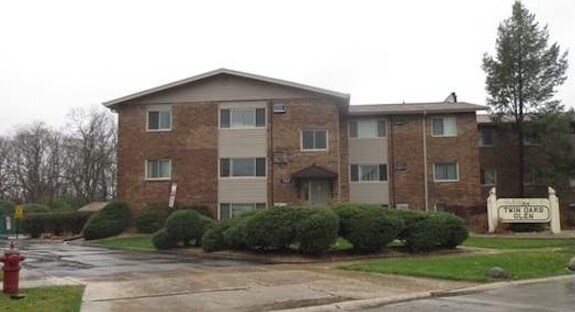 Foto del edificio - 125 Twin Oaks Dr