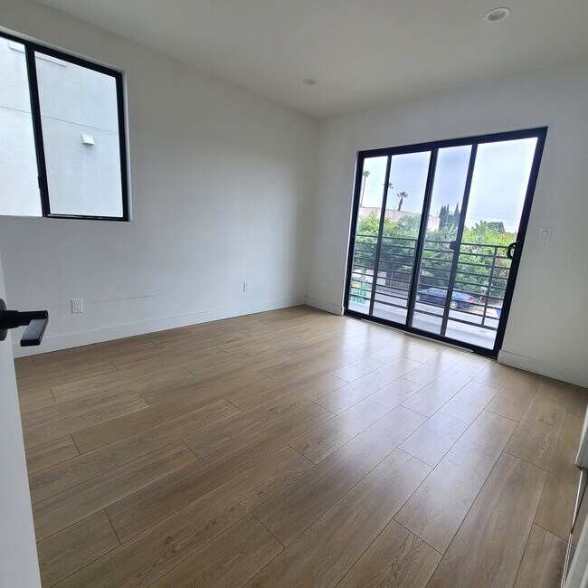 Foto del edificio - 4511 Saturn St