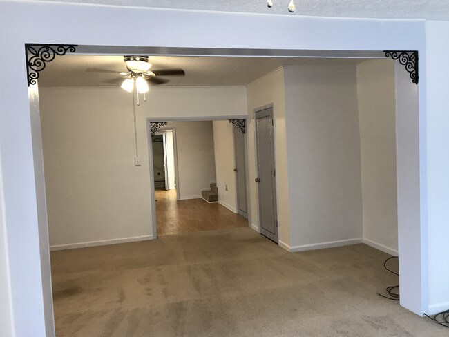 Sala de estar - 2203 5th Ave