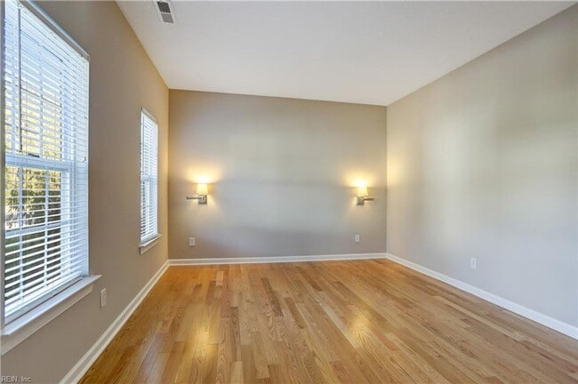Building Photo - 211 Kings Pointe Crossing
