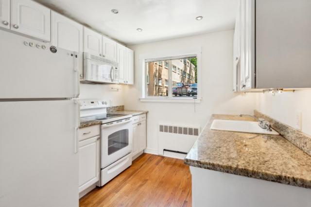 Building Photo - 2 bedroom in Seattle WA 98102